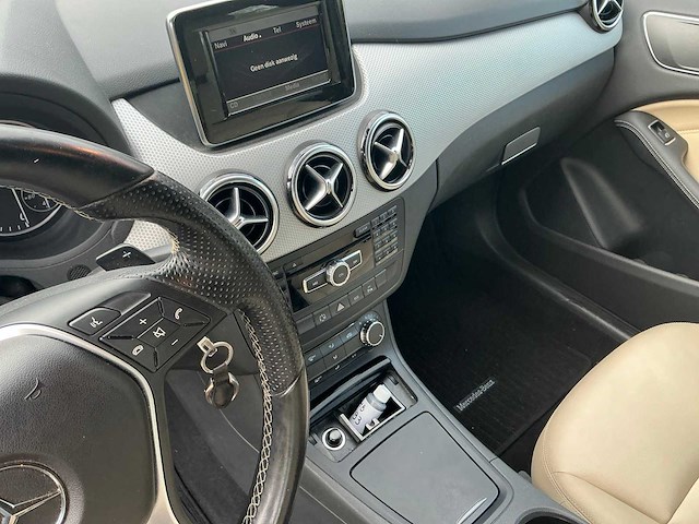 Mercedes-benz - b 180 cdi - personenauto - afbeelding 16 van  27