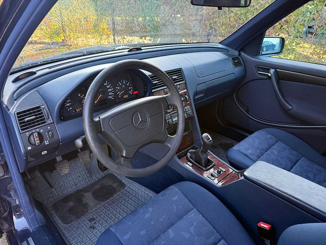 Mercedes-benz - c180 - car - 1998 - afbeelding 18 van  20