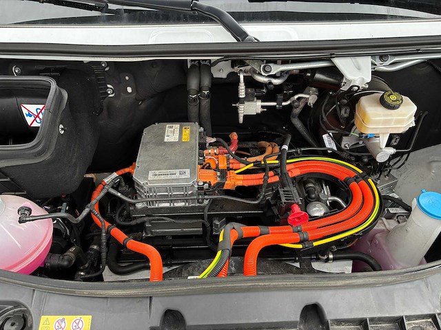 Mercedes-benz - esprinter - 320 81 kwh rwd l2h2 2025 - bedrijfswagen - afbeelding 3 van  13