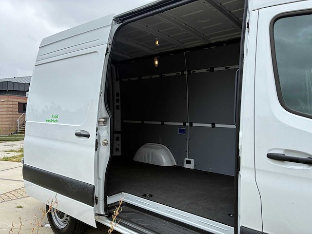 Mercedes-benz - esprinter - 320 81 kwh rwd l2h2 2025 - bedrijfswagen - afbeelding 4 van  27