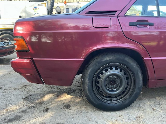 Mercedes-benz 190e oldtimer - afbeelding 18 van  43