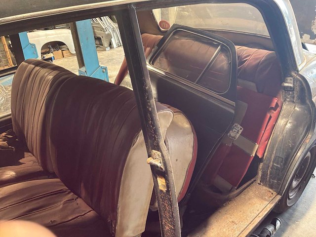 Mercedes-benz 220 s oldtimer - afbeelding 4 van  16