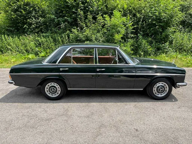 Mercedes-benz 220d/8 w115 klassieke auto - afbeelding 8 van  12