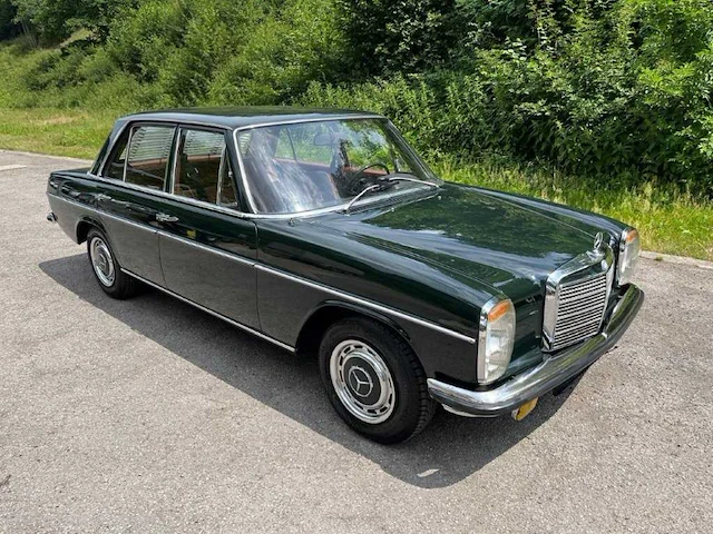 Mercedes-benz 220d/8 w115 klassieke auto - afbeelding 9 van  12