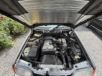 Mercedes-benz 220e oldtimer - afbeelding 10 van  25