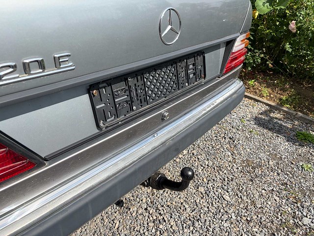 Mercedes-benz 220e oldtimer - afbeelding 18 van  25