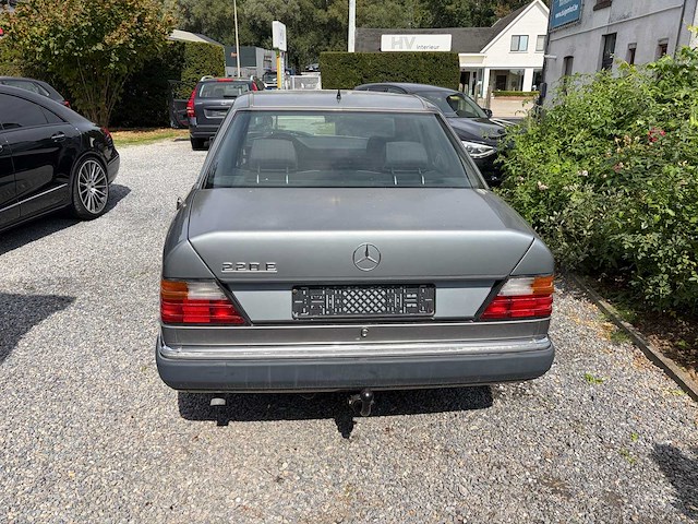 Mercedes-benz 220e oldtimer - afbeelding 24 van  25