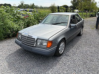 Mercedes-benz 220e oldtimer - afbeelding 1 van  39