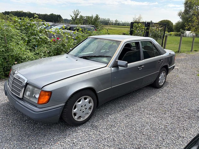 Mercedes-benz 220e oldtimer - afbeelding 12 van  39