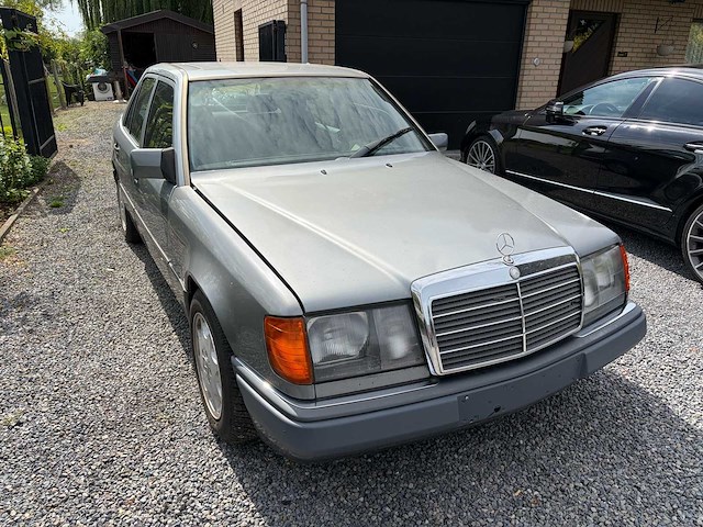 Mercedes-benz 220e oldtimer - afbeelding 38 van  39