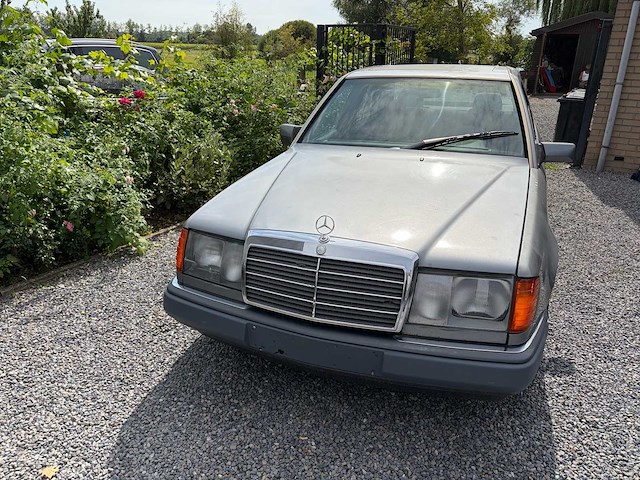 Mercedes-benz 220e oldtimer - afbeelding 39 van  39