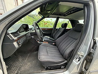 Mercedes-benz 220e oldtimer - afbeelding 1 van  25