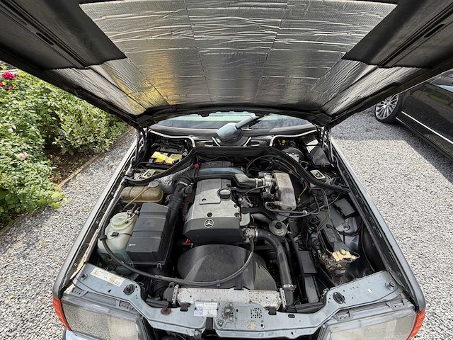 Mercedes-benz 220e oldtimer - afbeelding 12 van  25