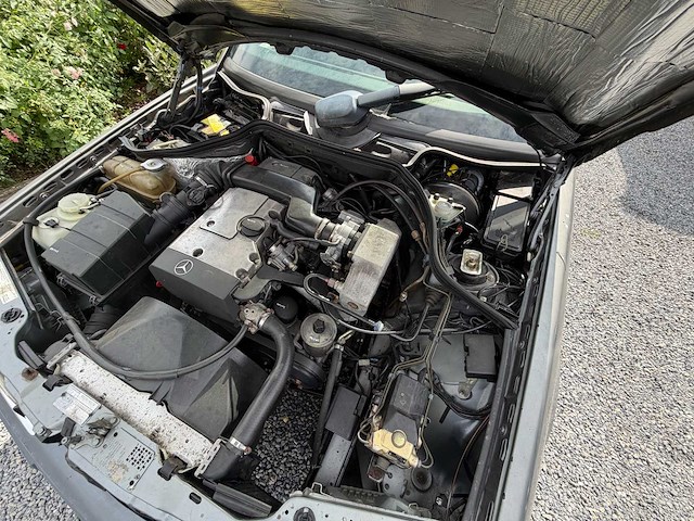 Mercedes-benz 220e oldtimer - afbeelding 14 van  25