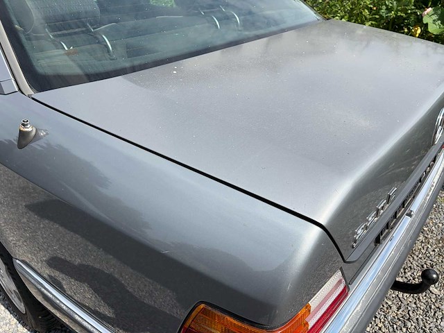 Mercedes-benz 220e oldtimer - afbeelding 19 van  25