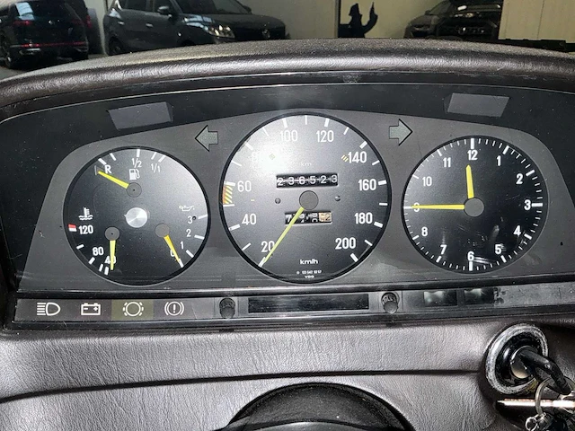 Mercedes-benz 230e oldtimer - afbeelding 19 van  26