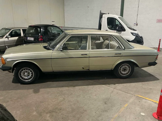 Mercedes-benz 230e oldtimer - afbeelding 2 van  26
