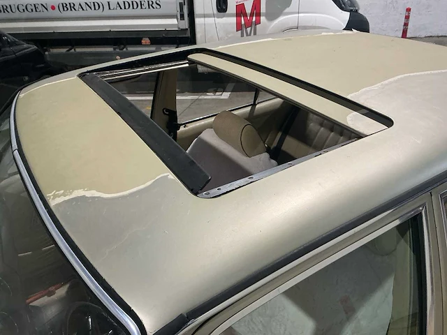 Mercedes-benz 230e oldtimer - afbeelding 14 van  26