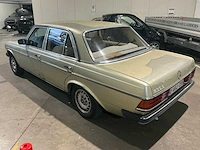 Mercedes-benz 230e oldtimer - afbeelding 20 van  26
