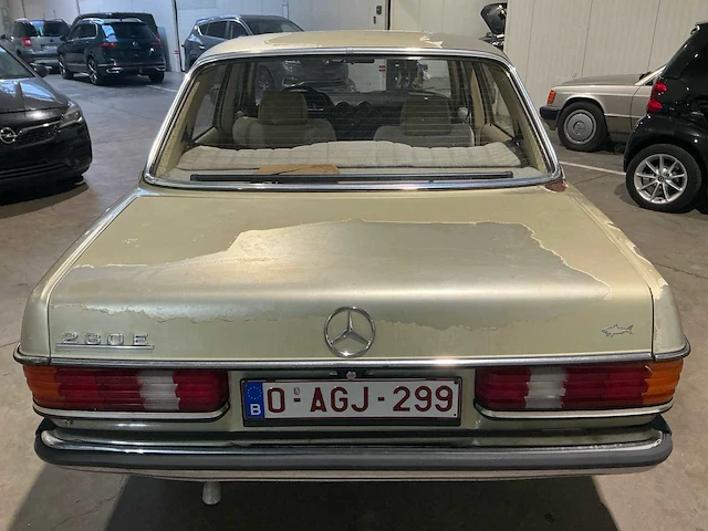 Mercedes-benz 230e oldtimer - afbeelding 21 van  26