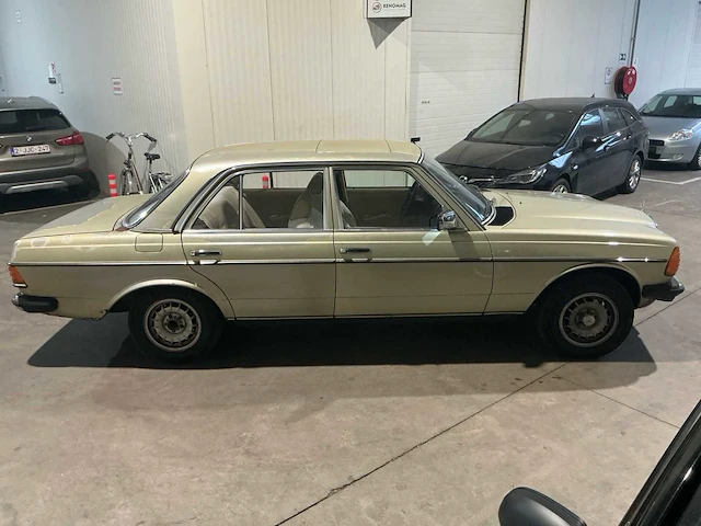 Mercedes-benz 230e oldtimer - afbeelding 23 van  26