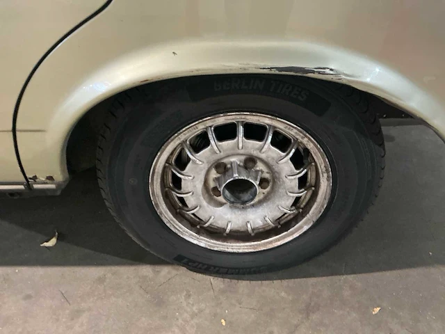 Mercedes-benz 230e oldtimer - afbeelding 2 van  26
