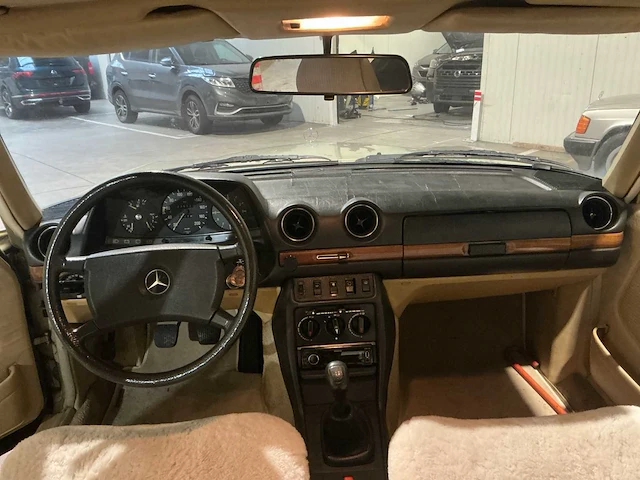 Mercedes-benz 230e oldtimer - afbeelding 10 van  26
