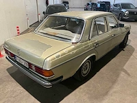 Mercedes-benz 230e oldtimer - afbeelding 22 van  26