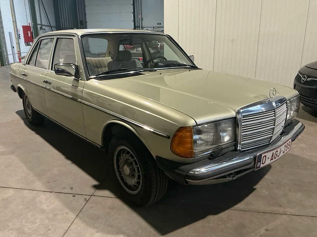 Mercedes-benz 230e oldtimer - afbeelding 24 van  26