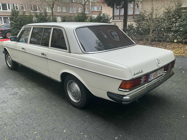 Mercedes-benz 240d pullman w123 personenauto - afbeelding 3 van  29
