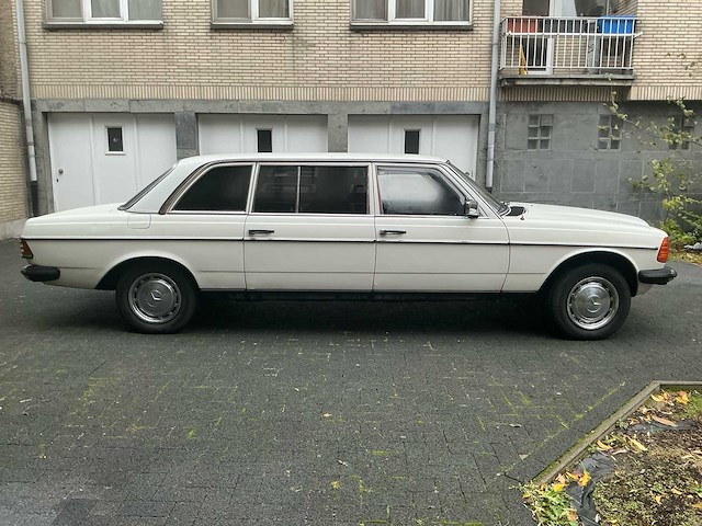 Mercedes-benz 240d pullman w123 personenauto - afbeelding 6 van  29