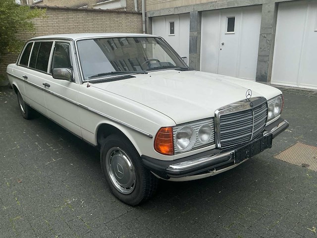 Mercedes-benz 240d pullman w123 personenauto - afbeelding 7 van  29