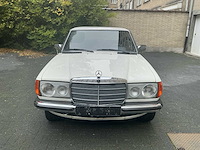 Mercedes-benz 240d pullman w123 personenauto - afbeelding 8 van  29