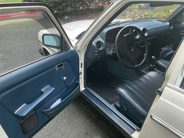 Mercedes-benz 240d pullman w123 personenauto - afbeelding 2 van  29