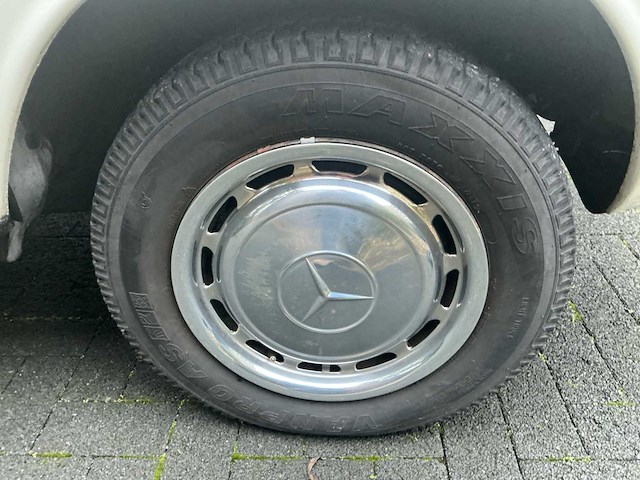 Mercedes-benz 240d pullman w123 personenauto - afbeelding 19 van  29