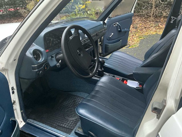 Mercedes-benz 240d pullman w123 personenauto - afbeelding 5 van  29