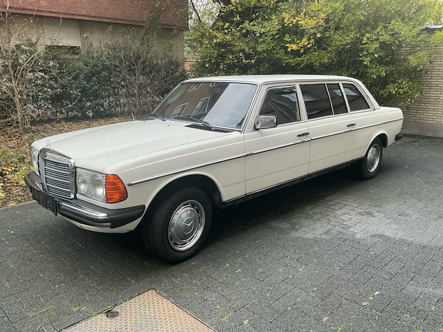 Mercedes-benz 240d pullman w123 personenauto - afbeelding 1 van  29