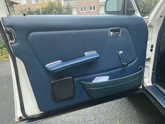 Mercedes-benz 240d pullman w123 personenauto - afbeelding 14 van  29