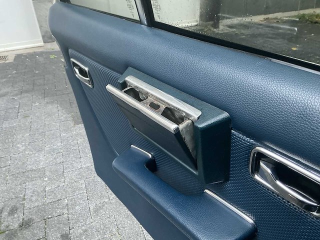 Mercedes-benz 240d pullman w123 personenauto - afbeelding 15 van  29