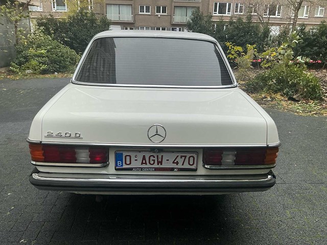 Mercedes-benz 240d pullman w123 personenauto - afbeelding 24 van  29