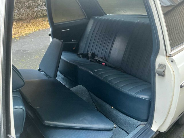 Mercedes-benz 240d pullman w123 personenauto - afbeelding 8 van  29