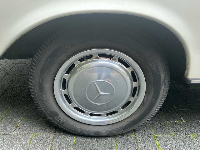 Mercedes-benz 240d pullman w123 personenauto - afbeelding 18 van  29
