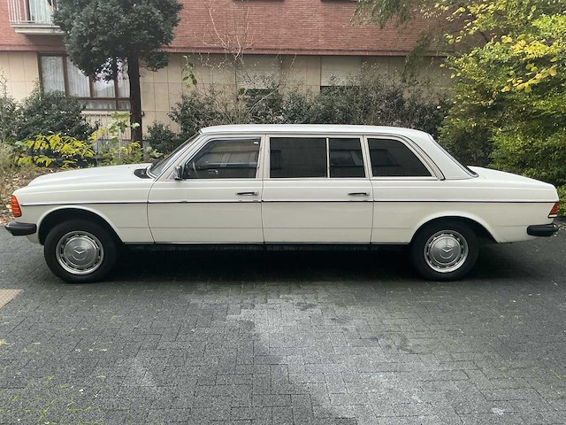 Mercedes-benz 240d pullman w123 personenauto - afbeelding 12 van  29