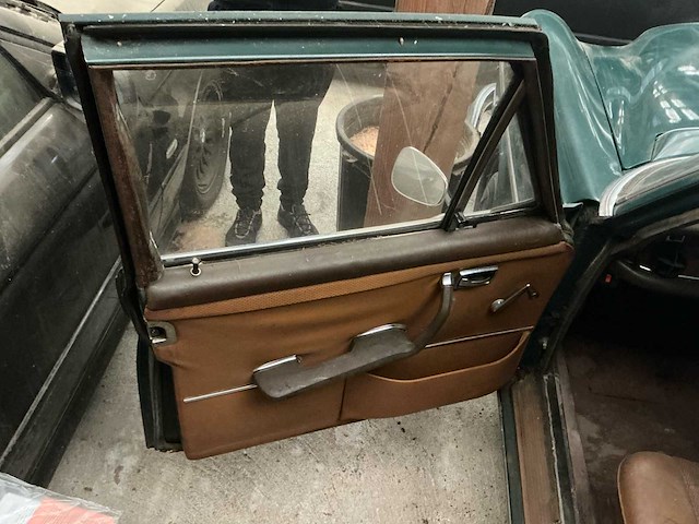 Mercedes benz 250 se berline oldtimer - afbeelding 16 van  50