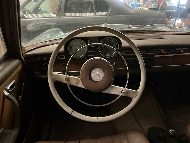 Mercedes benz 250 se berline oldtimer - afbeelding 25 van  50