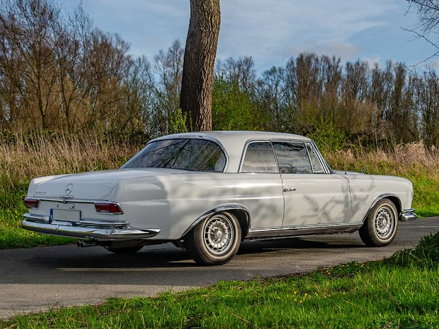 Mercedes-benz 250se coupé oldtimer - afbeelding 2 van  34