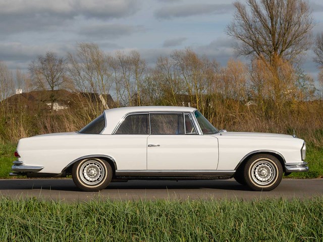 Mercedes-benz 250se coupé oldtimer - afbeelding 4 van  34