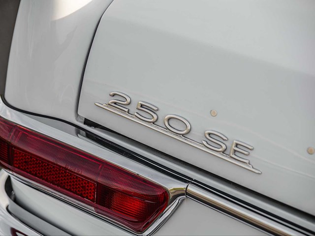 Mercedes-benz 250se coupé oldtimer - afbeelding 6 van  34