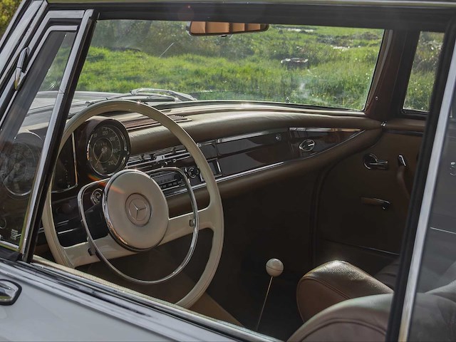 Mercedes-benz 250se coupé oldtimer - afbeelding 10 van  34