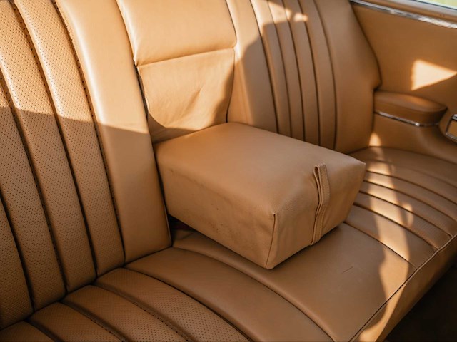 Mercedes-benz 250se coupé oldtimer - afbeelding 18 van  34